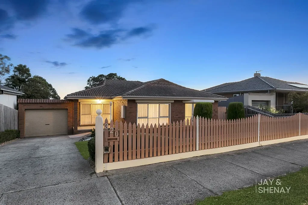 320 James Cook Drive, Endeavour Hills, VIC 3802