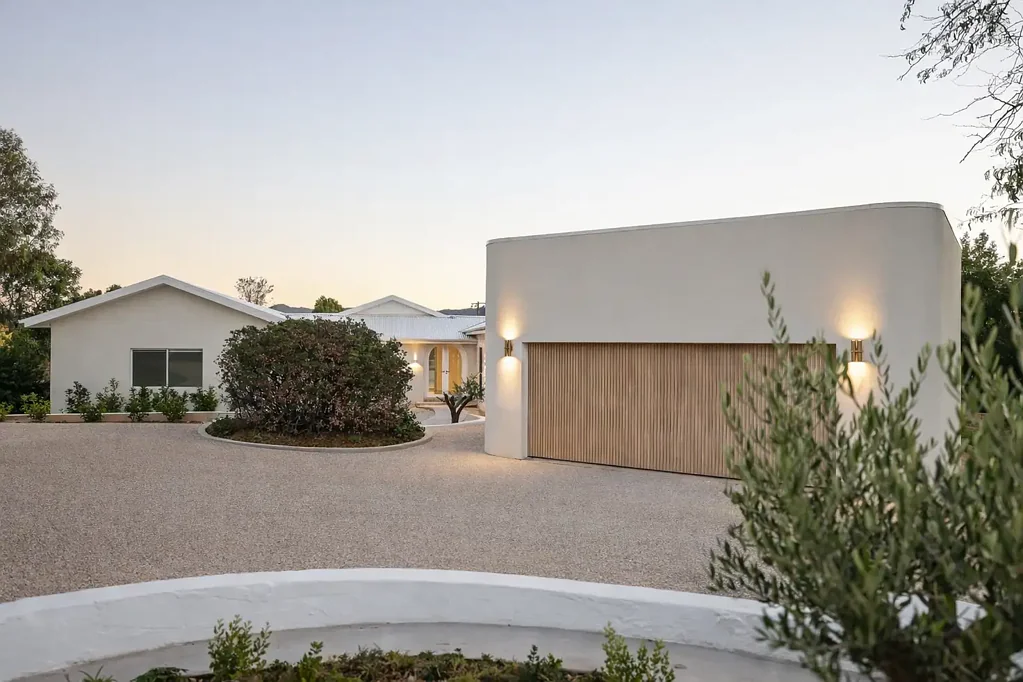 Bombira 4房  Architectural Masterpiece in Prestigious Bombira Setting