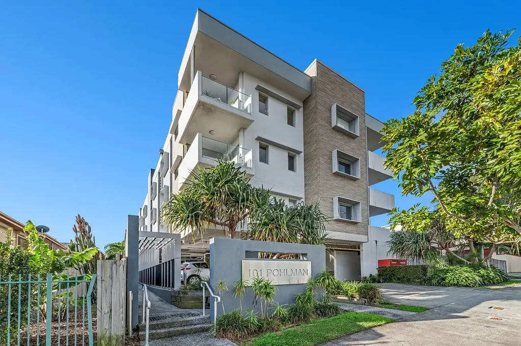 Southport 2 Slaapkamer Outstanding Investment Opportunity – Leased Until December | Prime Southport Location