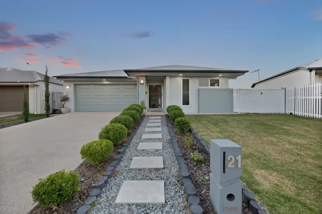 Bakers Creek 4房  Luxury Modern Family Home With Space To Grow