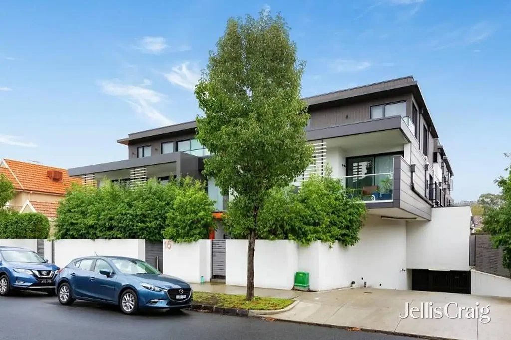 Glen Huntly 2 Slaapkamer Stylish top floor living in prime location