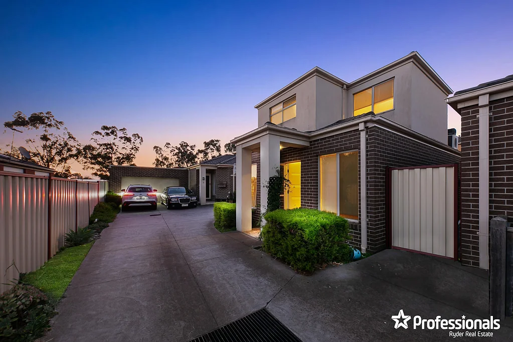 2/24 McBurnie Drive, Kurunjang, VIC 3337