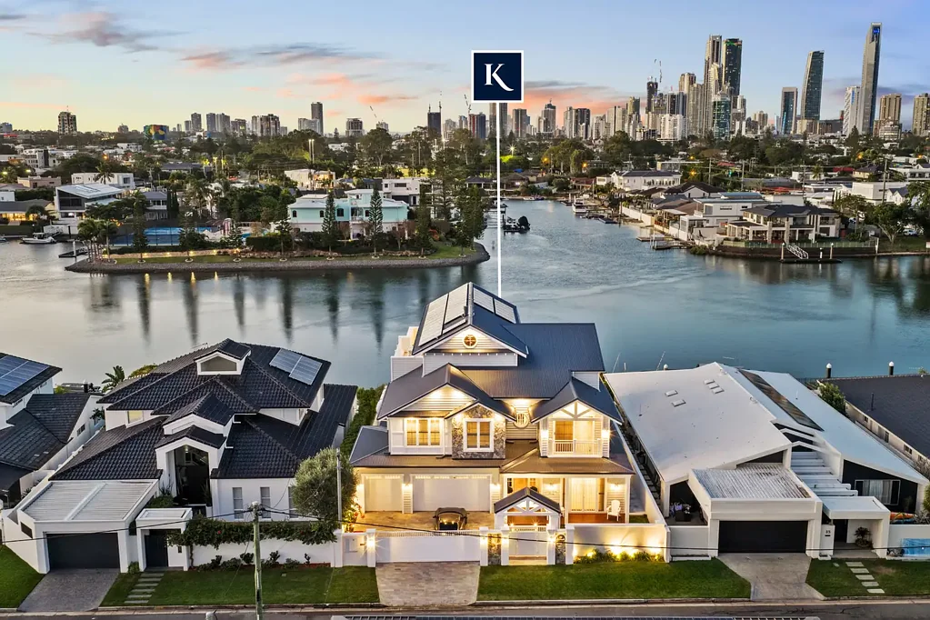 Broadbeach Waters 5ห้องนอน Riverstone House - Impeccable Hamptons Luxury on Main River