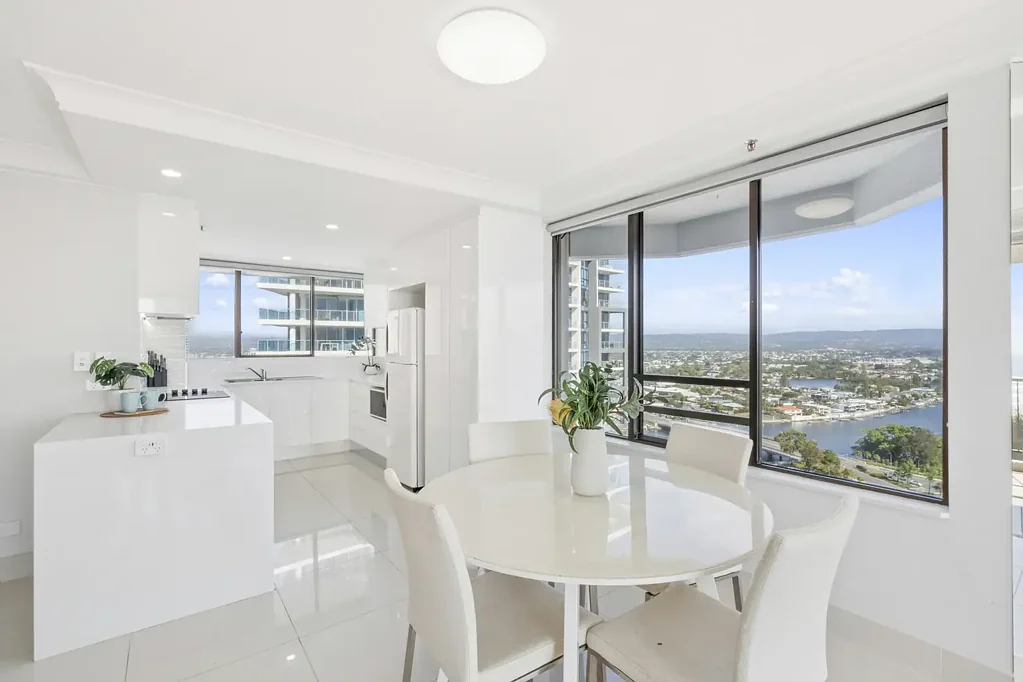 Surfers Paradise 2غرفة نوم Spacious Beachside Home with Stunning Outlook