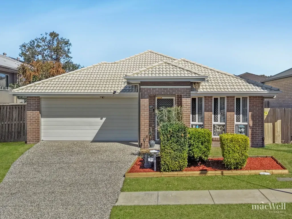 Yarrabilba 4房 谁不想要宽敞空间 + 宁静地段 + 超值房产？！ Who Esle Wants Space to Move + Quiet Pocket + Great Value?!