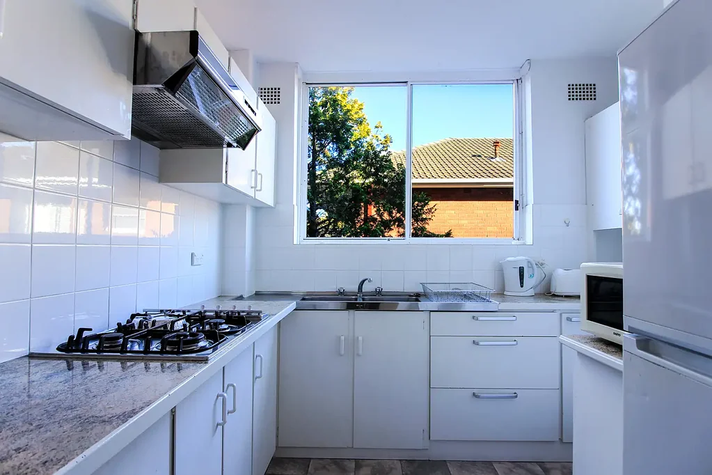 Light and bright 3 bedroom apartment