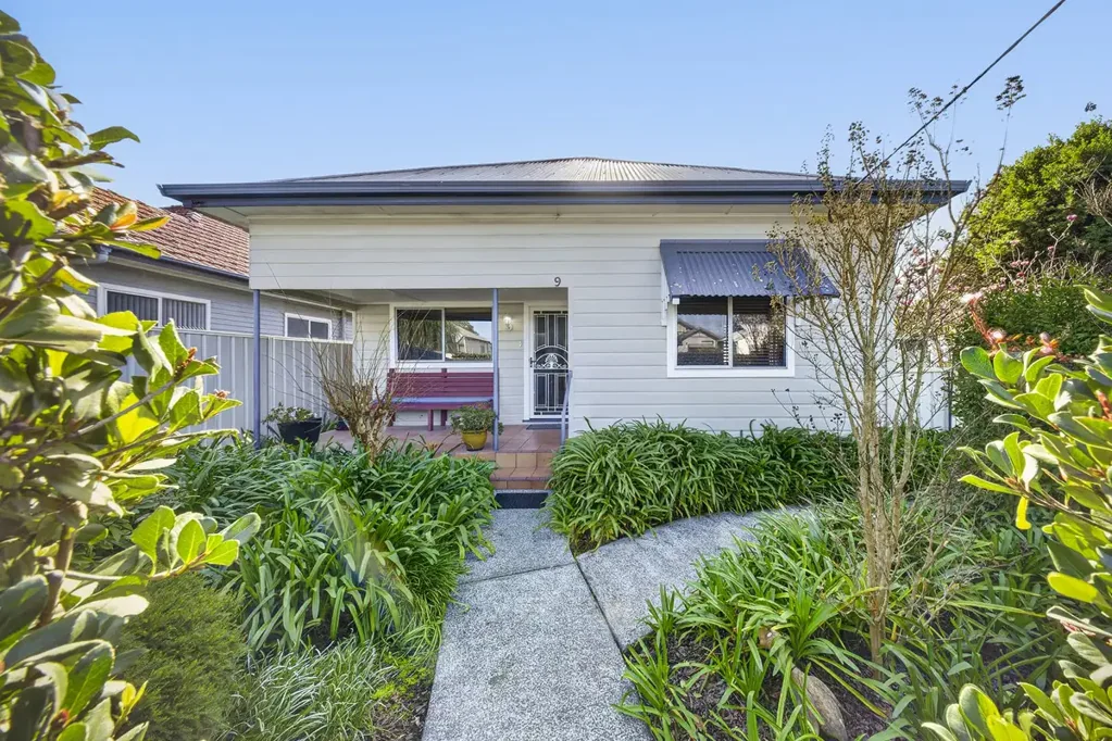 Cessnock 3Kwarto 500m to CBD - R3 Zoning - Investment Opportunity