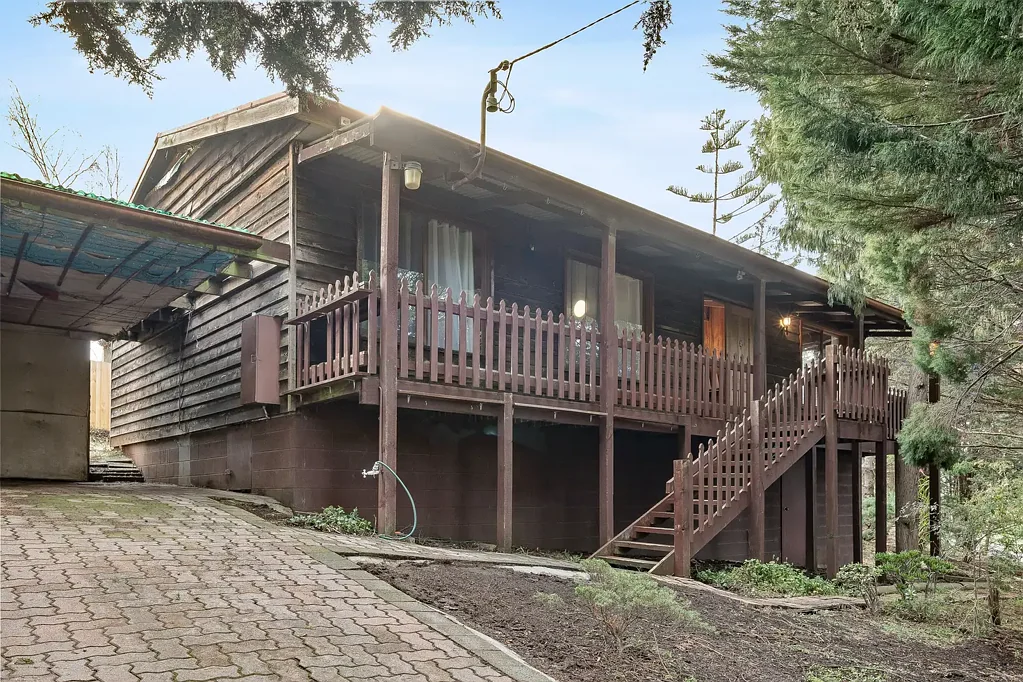 Trevallyn 3 Bedroom Charming cabin in the woods, close to Launceston CBD and Cataract Gorge