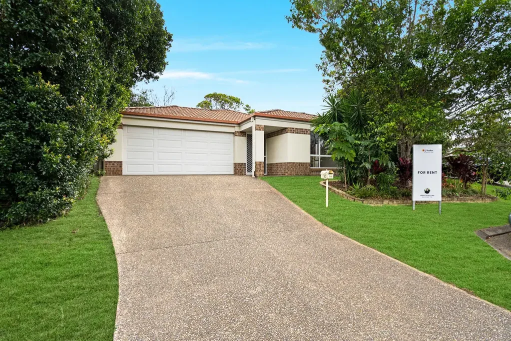 Family Home in Central Location!