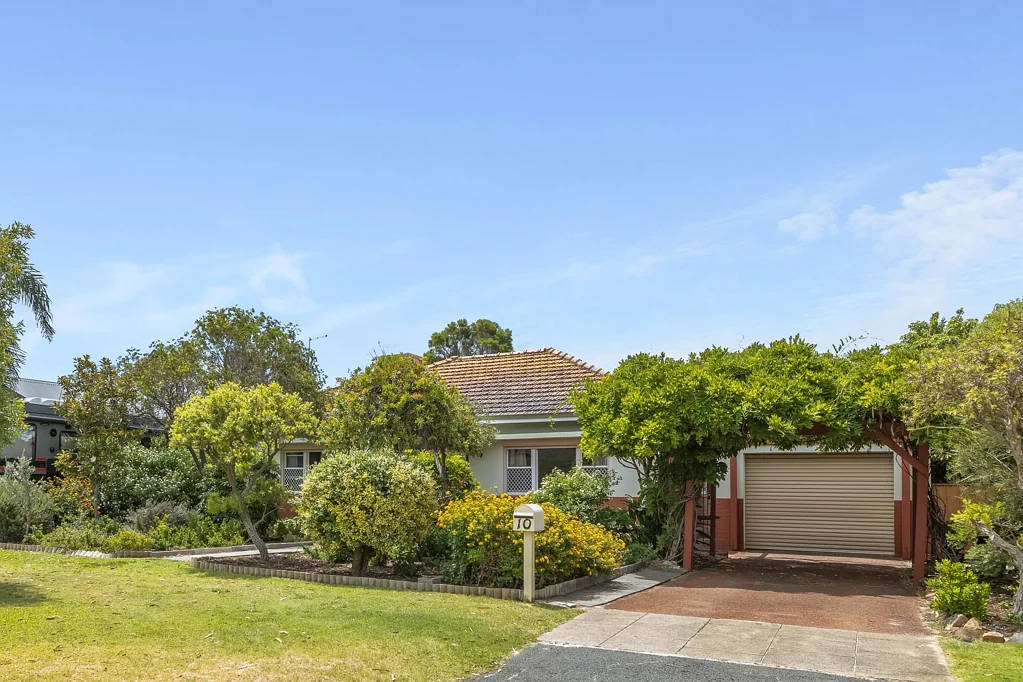 10 Dumfries Road, Floreat, WA 6014