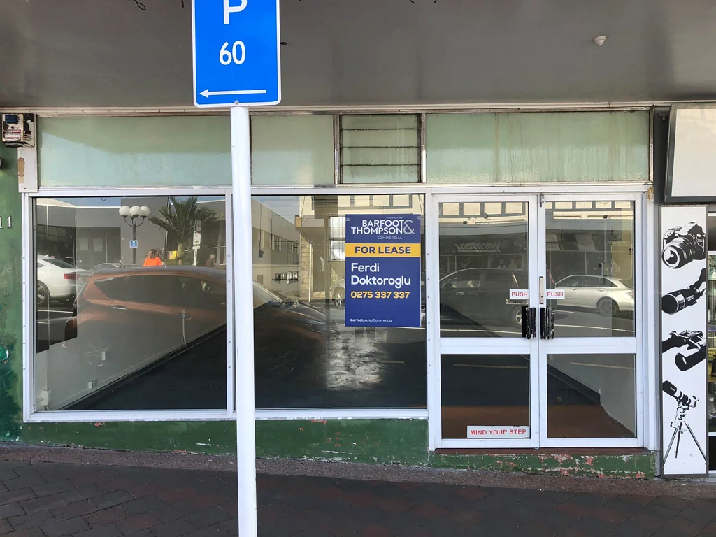 Birkenhead RETAIL ON BUSY MAIN ROAD
