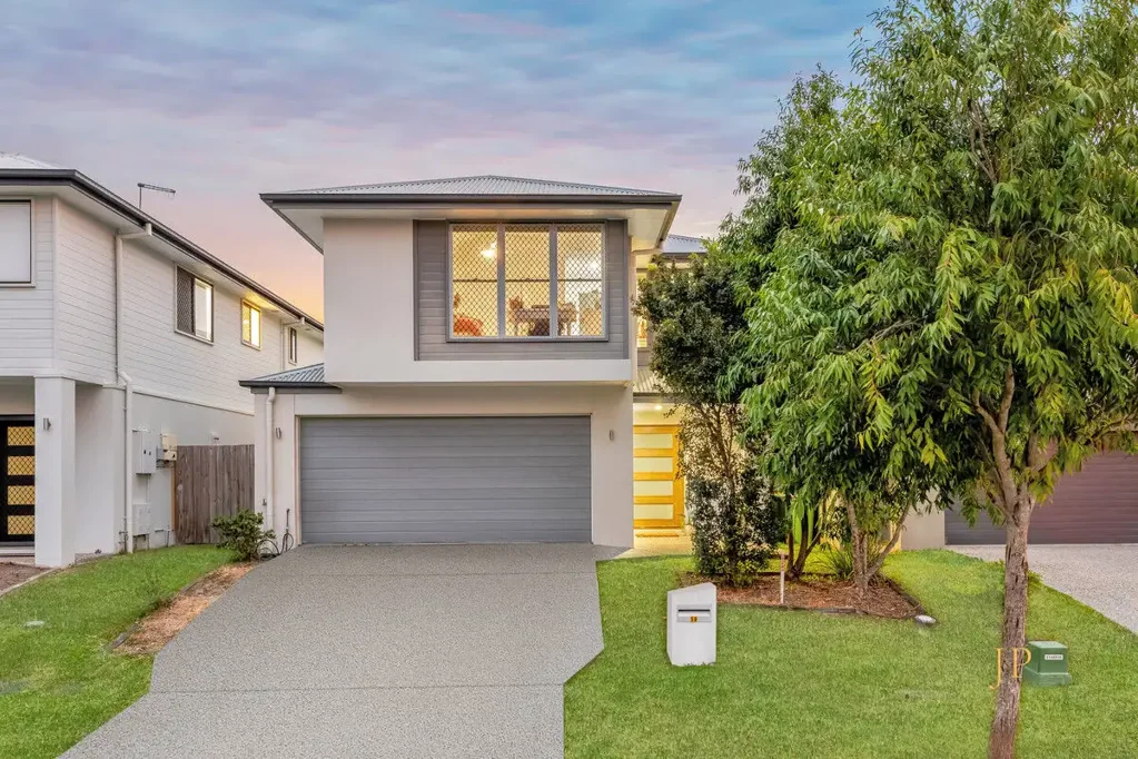 Arundel 4 Bedroom Modern Dual-Level Family Home in Prime Arundel Location