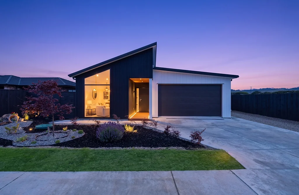 Clevedon 4Moenga Stylish Living in Semi-Rural Serenity