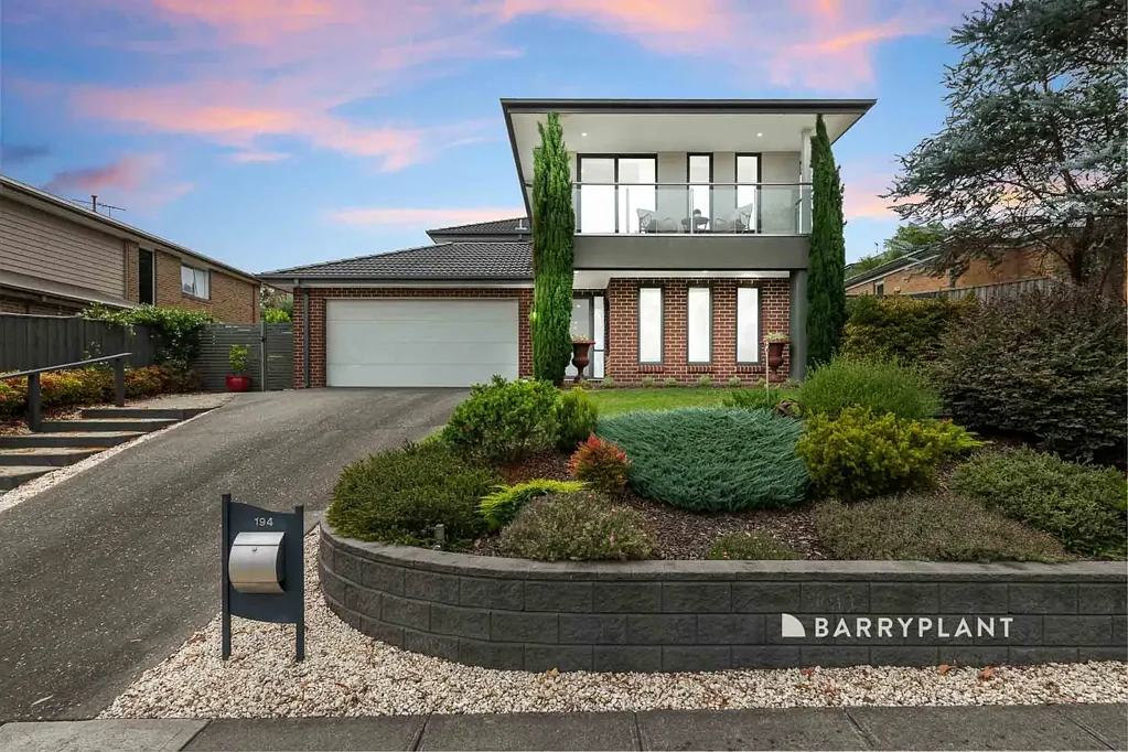 Warragul 4 Bedroom Sophisticated Family Living with Scenic Views