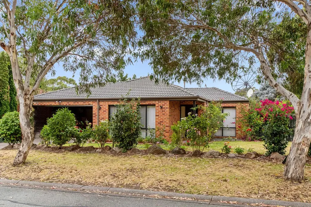 8 Hutchins Way, Skye, VIC 3977