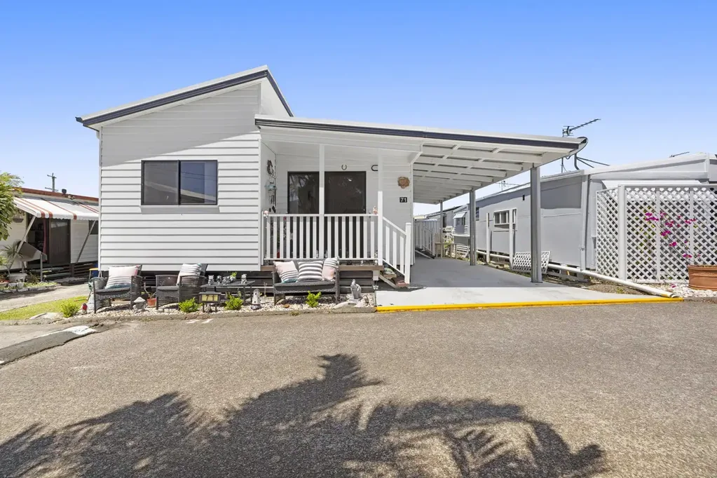 Little Mountain 2Zimmer Easy Care Living in ‘Palm Village’