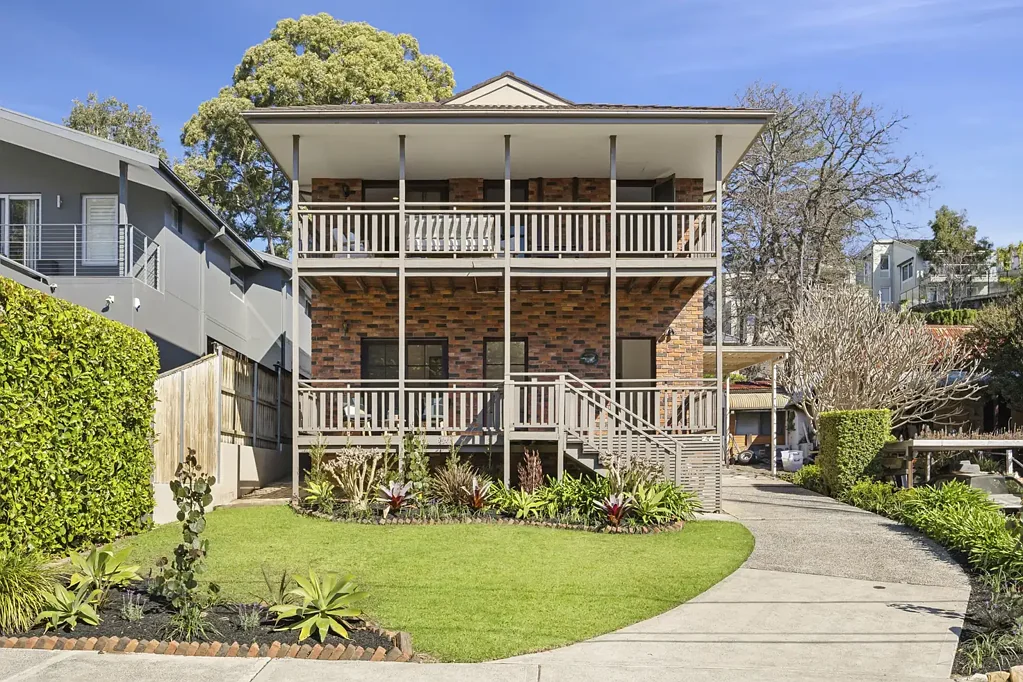 Naremburn 5房 朝北家庭住宅，位于绿树成荫的公园旁静街 North-facing family home in leafy parkside cul-de-sac