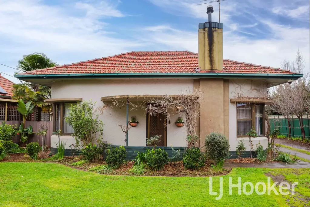 Edwardstown 3 Slaapkamer Character, Charm & Endless Potential