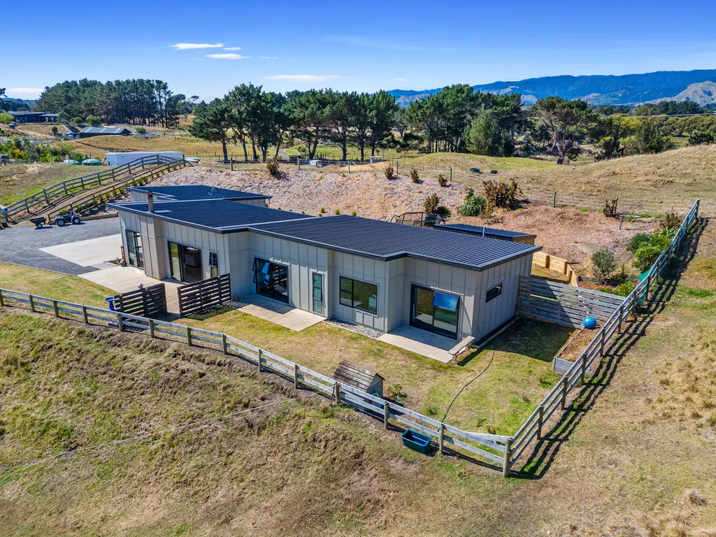 Te Horo 3Zimmer 3 BED, 3 BATH, SEA VIEWS!