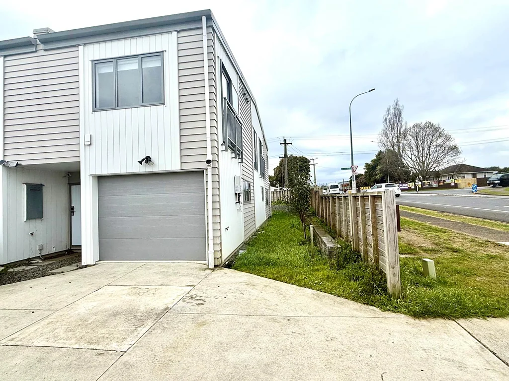 Wattle Downs 3房  Freehold Home – Convenience & Comfort Combined