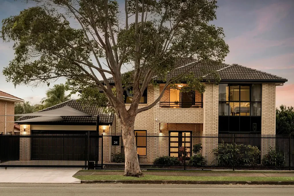 Thornlands 5Moenga Grand Family Living with Resort-Style Entertaining