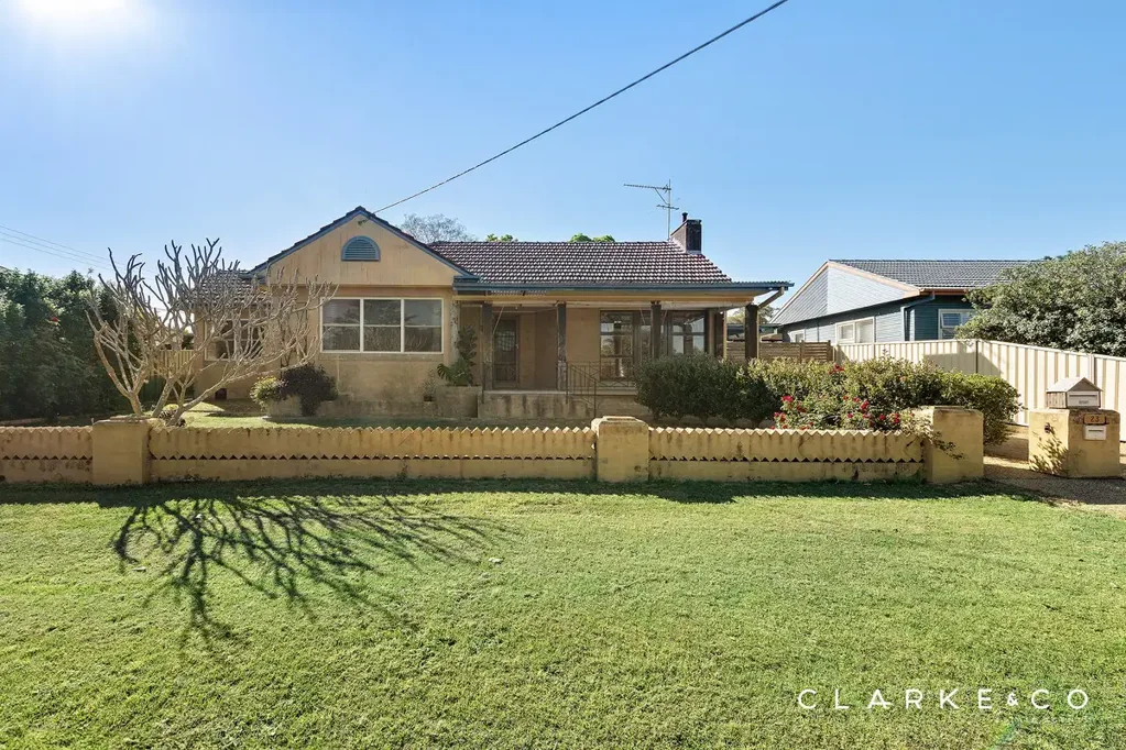 East Maitland 3Kwarto SPACIOUS FAMILY LIVING SET IN A TOP LOCATION!