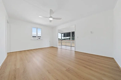 लिविंग रूम - 8 Cross Street, Raceview, QLD 4305
