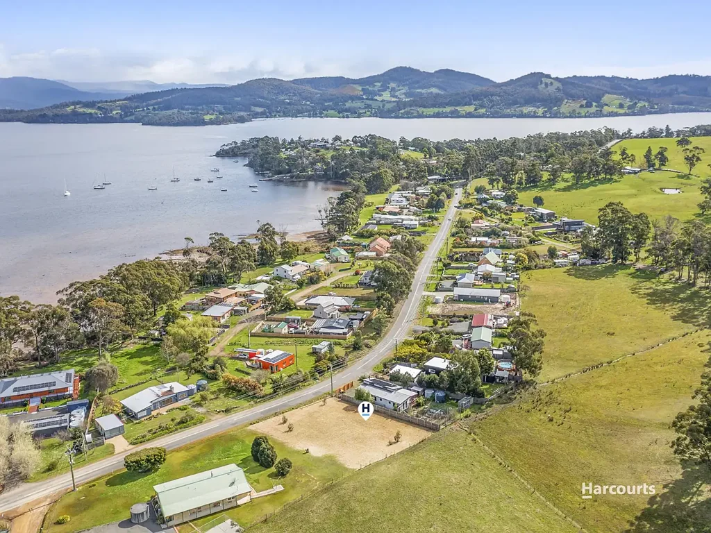 Deep Bay Seaside Opportunity Awaits