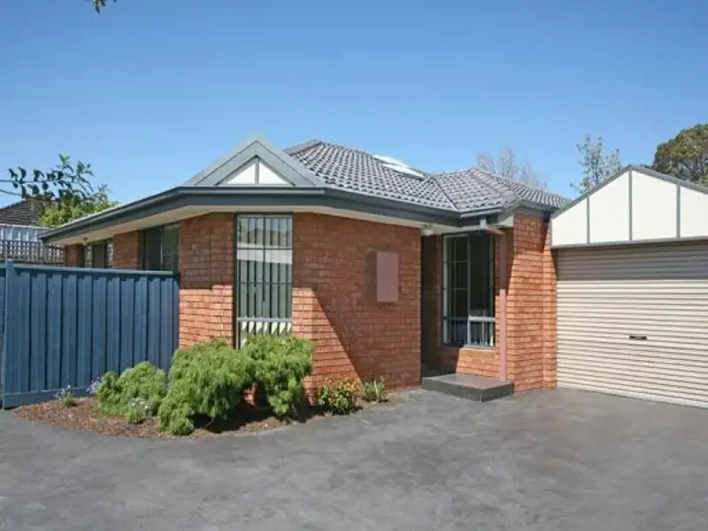 WELL MAINTAINED SINGLE LEVEL LIVING