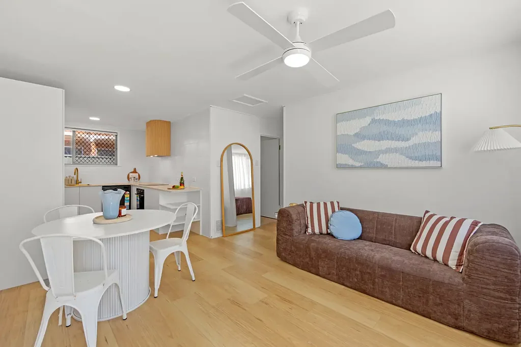 4/150 Frank Street, Labrador, QLD 4215