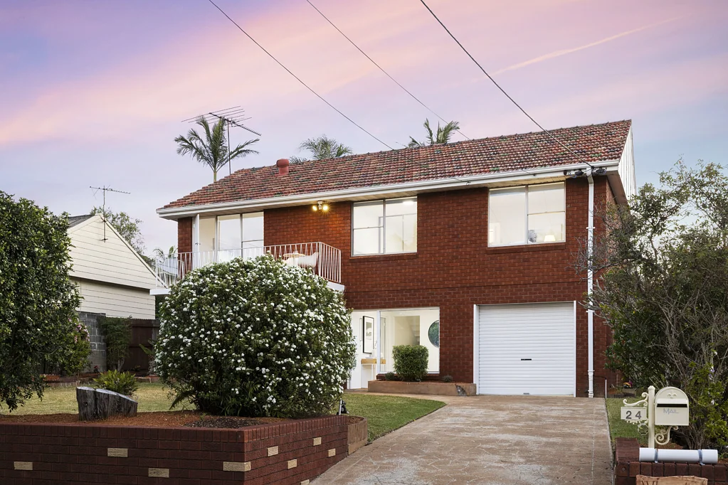Allambie Heights 5Moenga Sunlit family home with flexible dual-level living