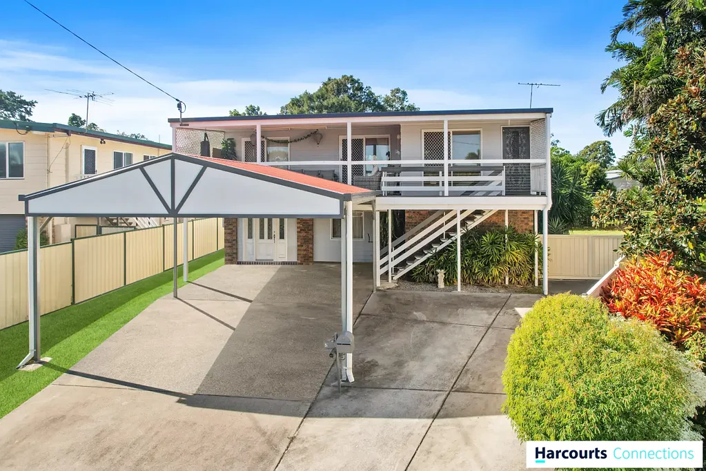 Dual living, fabulous deck and even some fruit trees!
