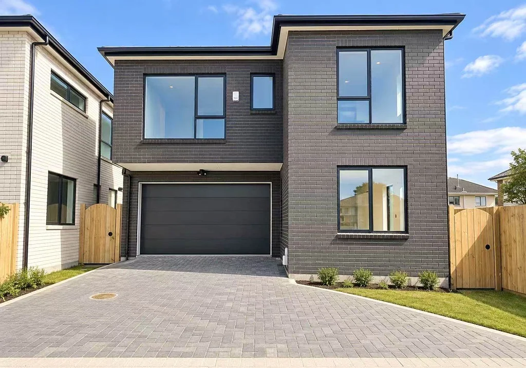 Brand New 4-Bedroom Home in Prime Pakuranga Lo...