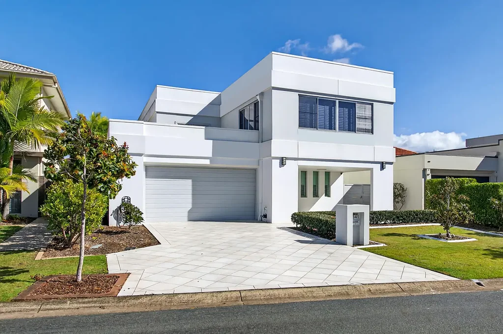 Hope Island 5 Bedroom Impeccably presented residence in the heart of Hope Island Resort