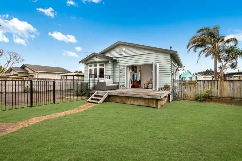1/9 Kenderdine Road, Papatoetoe, Manukau City, Auckland