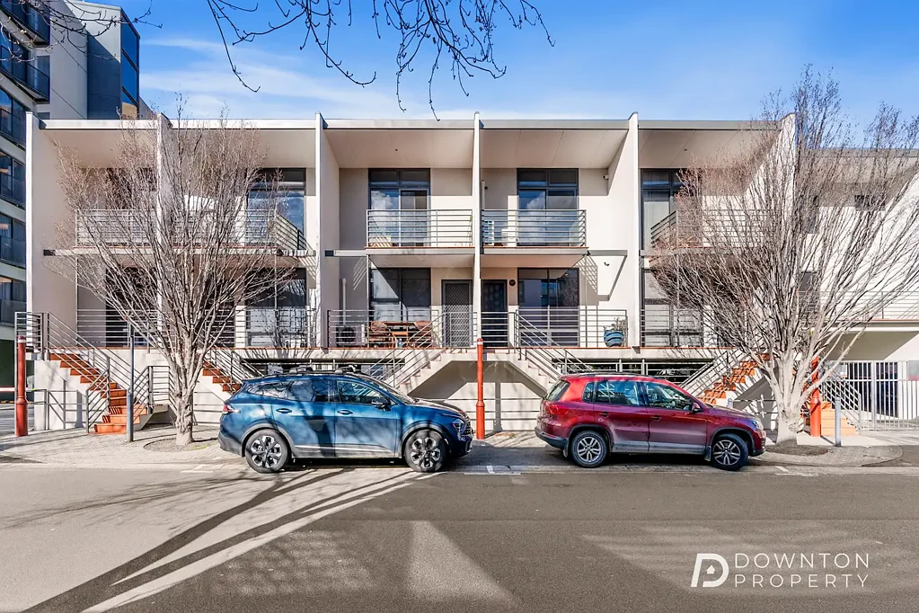 Spacious, Stylish Apartment in Prime Hobart Location