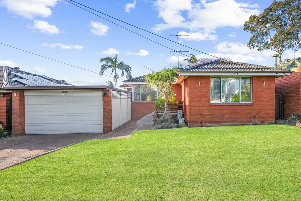 68 Flinders Road, Georges Hall, NSW 2198
