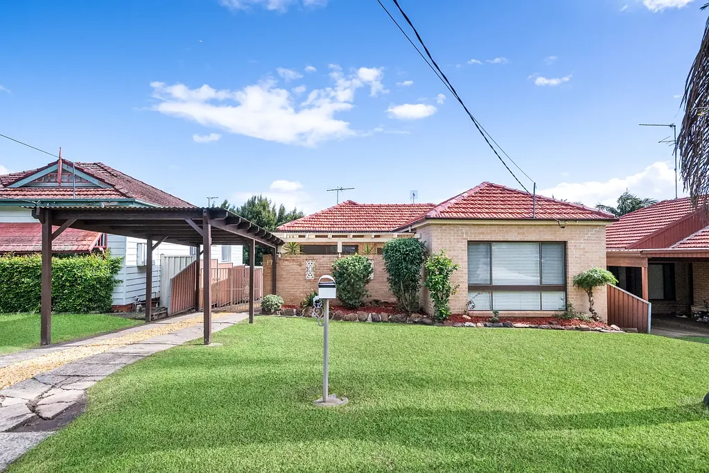 17 Roseview Avenue, Roselands, NSW 2196