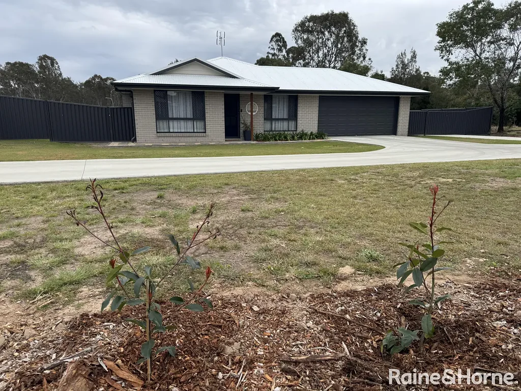 Nanango 4房 现代设计融合 2024全新建造 四卧两卫 开放式布局 自然采光充沛 厨房核心亮点 双车位车库 离网太阳能系统 安全隐私保障 Contemporary Style Meets Off-Grid Living