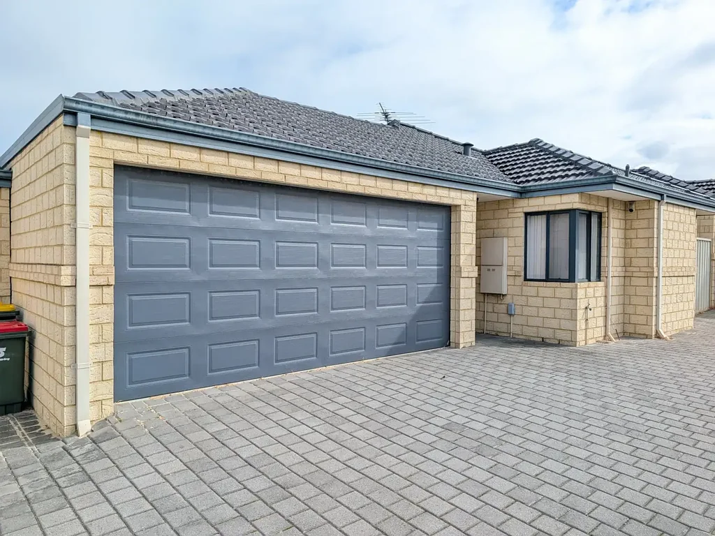 Large 3x2 Home - OPPOSITE SHOPS!