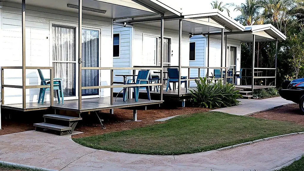 Charters Towers City 20房  Rare Freehold Hotel Motel with 20 Room Accommodation + 25 Approved Gaming Machines, Drive-Through Bottle Shop & Multiple Income Streams