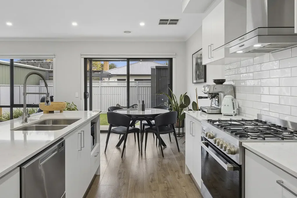 Colac 3 Slaapkamer Convenience at Your Doorstep