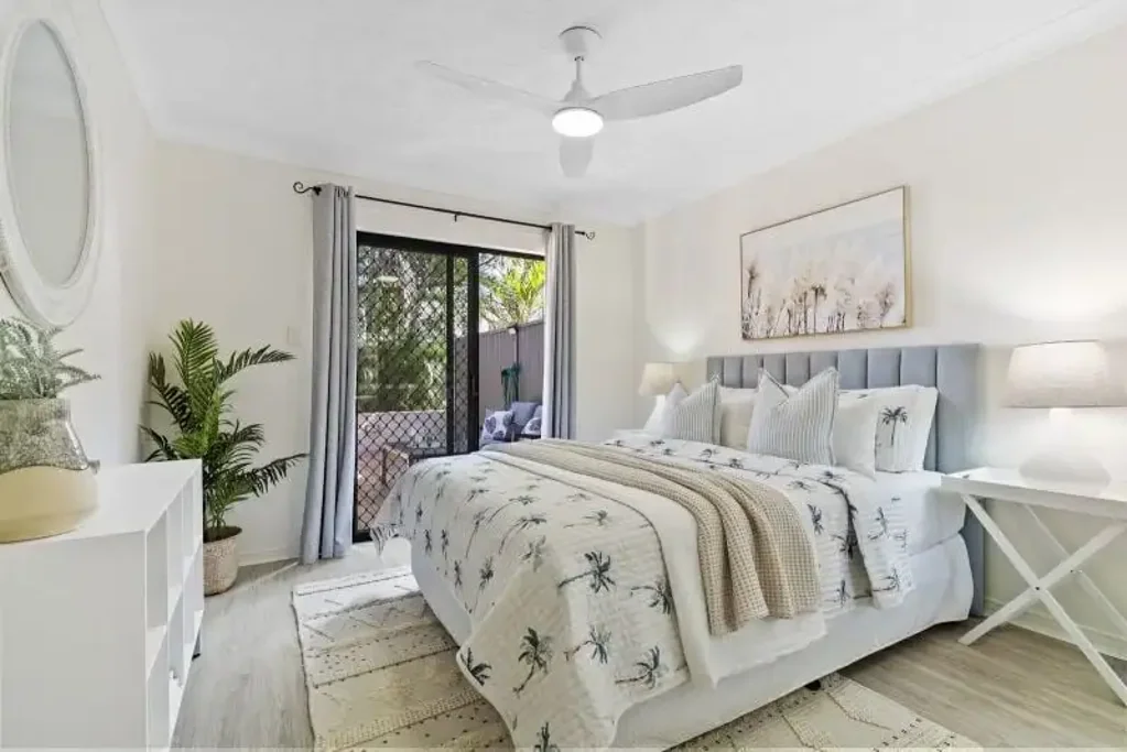 Mermaid Beach 3ਬੈੱਡਰੂਮ Beachside Idylic Gem in Mermaid Beach.
3 bedroom unit, easy walk to the surf.
Open home cancelled, property now unconditional & SOLD!