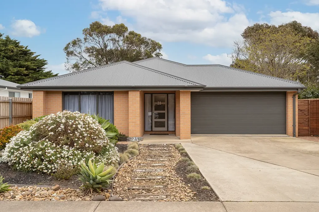 Spacious Family Home in Sunderland Bay!