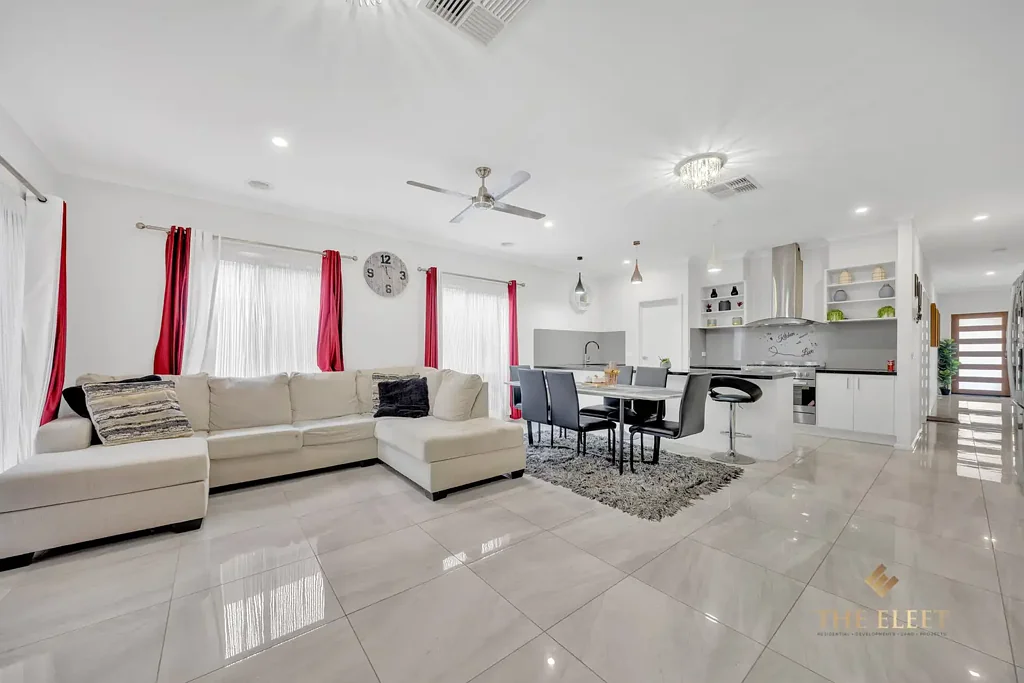 Tarneit 4 Bedroom Modern Comfort Meets Convenience - Walk to Riverdale Shopping Centre