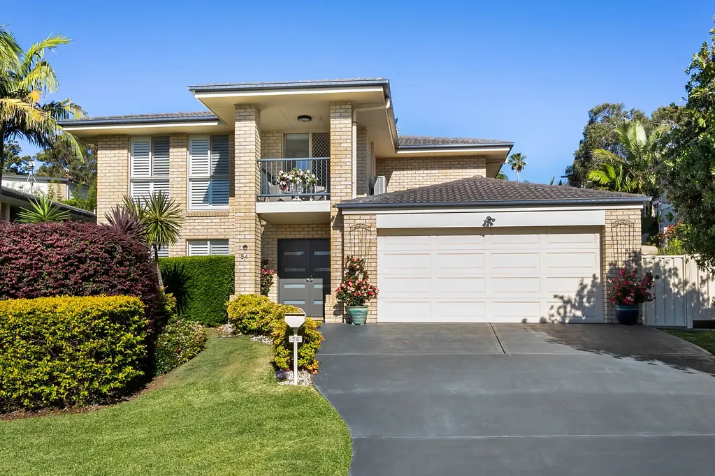 Corlette 4房  Spacious Family Home in Sought-After Location