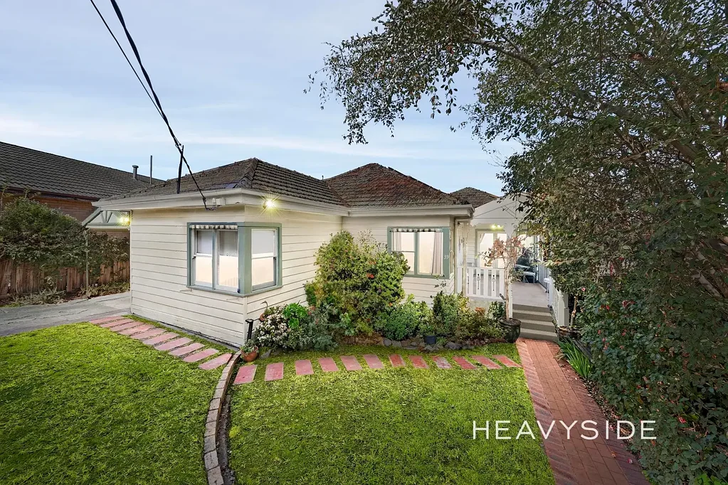 Burwood 4 Bedroom Design your dream home on 895sqm in Mt Waverley SC zone