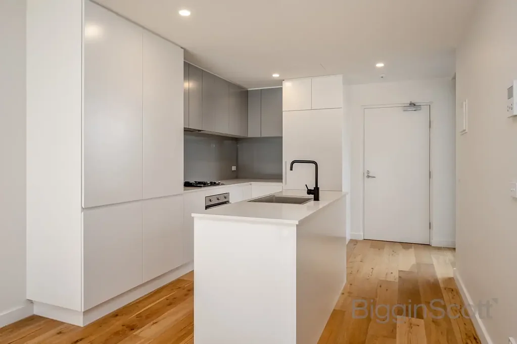 Modern Bayside Living with City Views