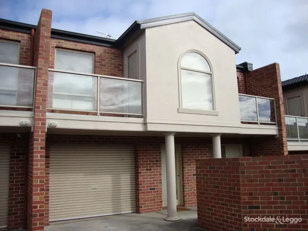 CENTRAL TWO BEDROOM TOWNHOUSE!