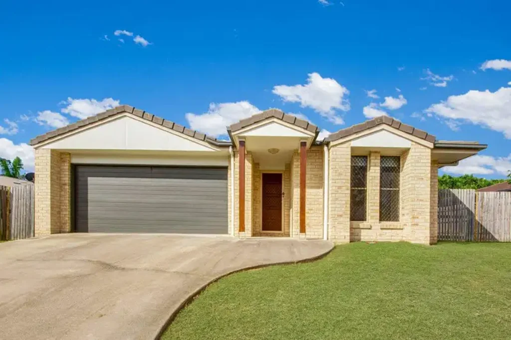 4 BEDROOM 2 BATHROOM 2 GARAGE LOCATED AT GLEN EDEN 6MTH LEASE WITH OPTION TO RENEW